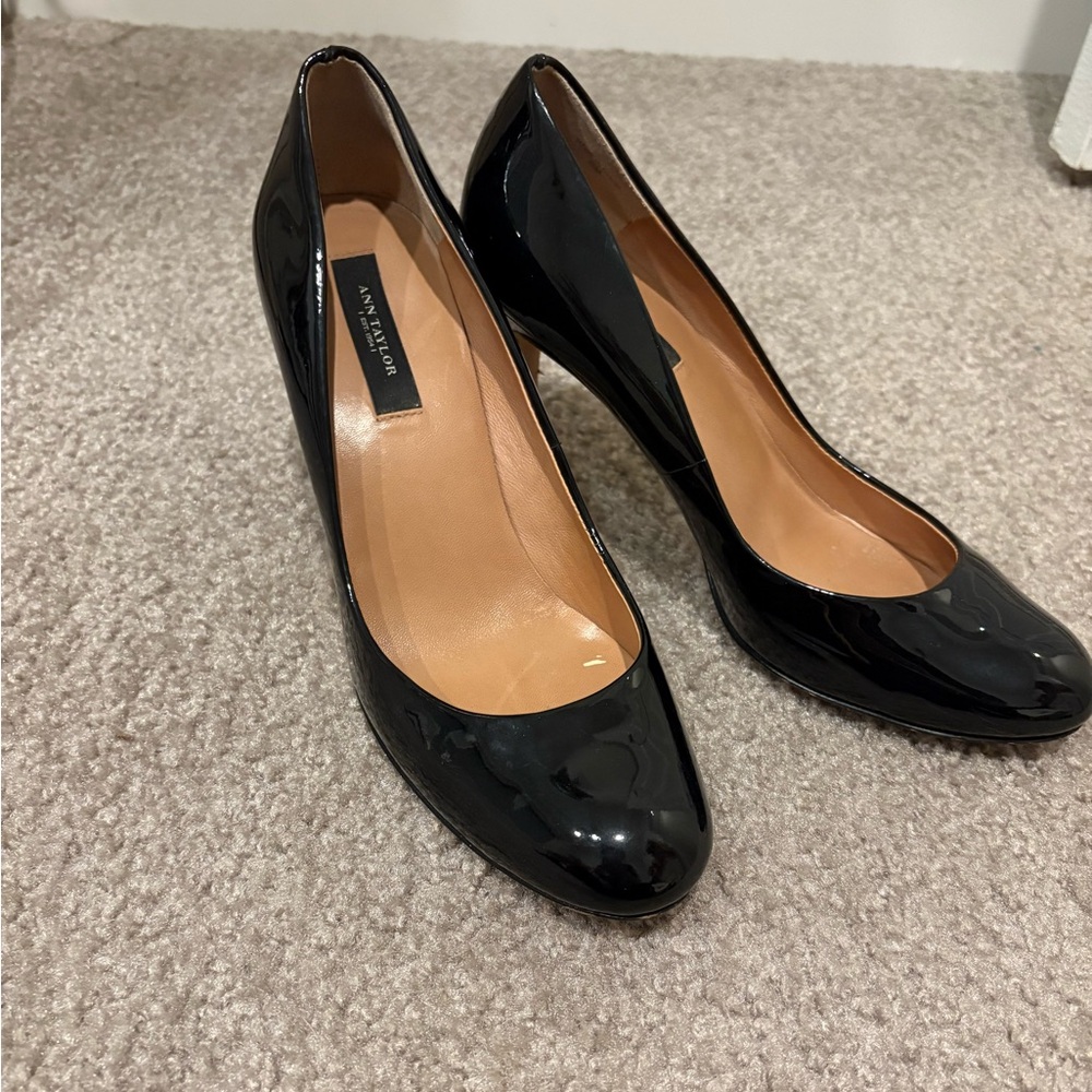 Ann Taylor black heels